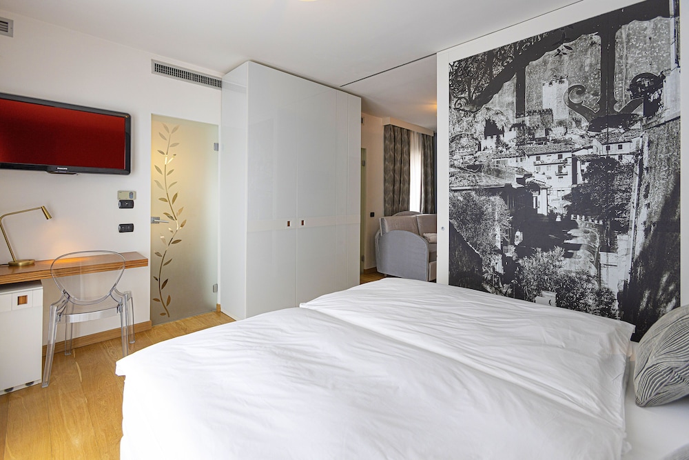 LAGO, JUNIOR SUITE
