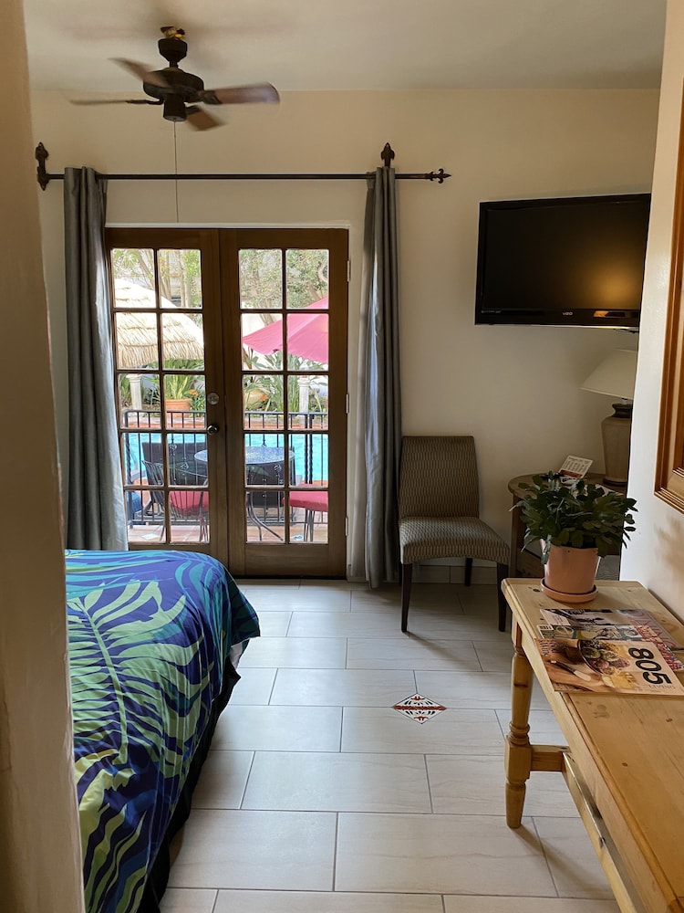 Villa Rosa Inn 42/78