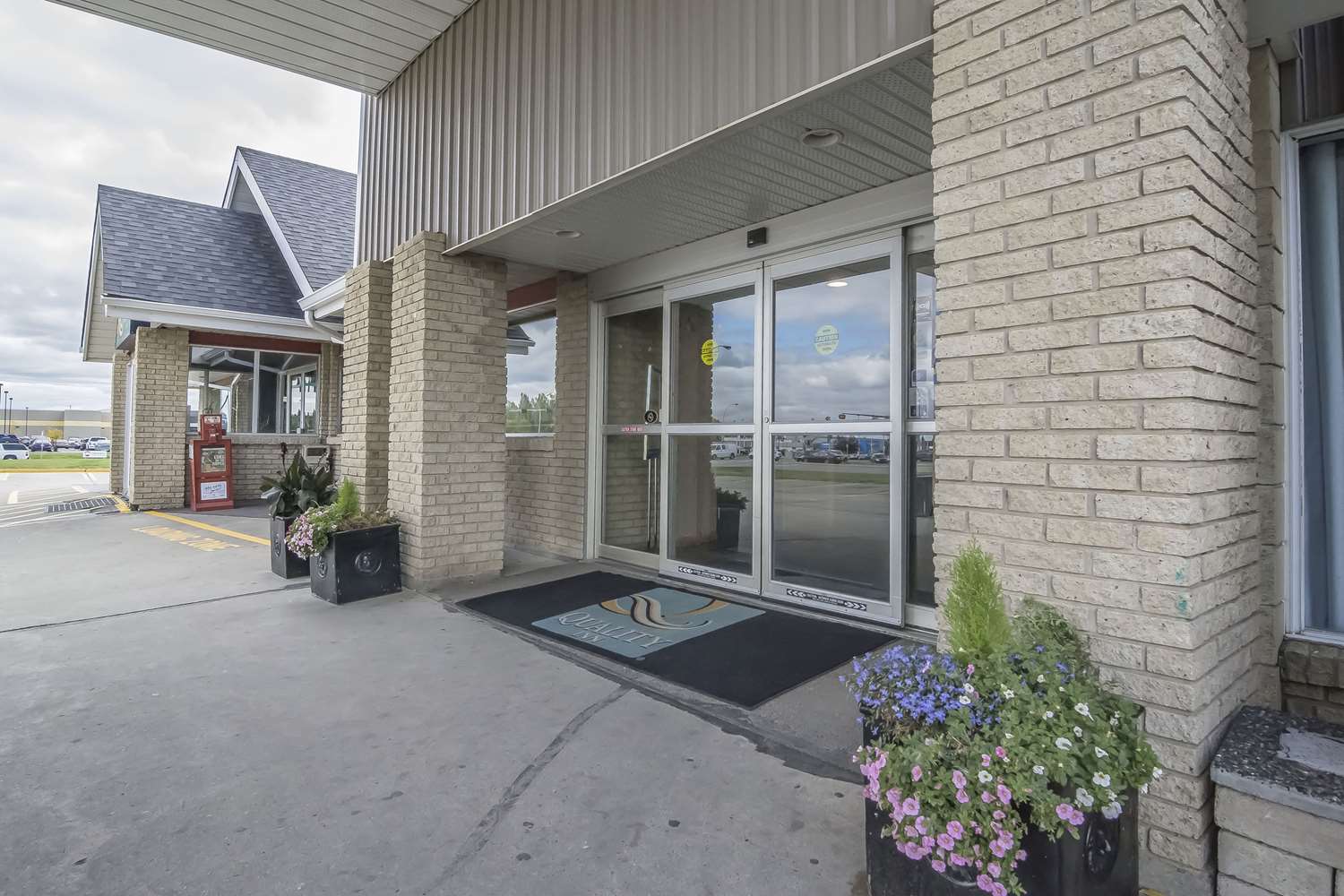 Quality Inn West Edmonton 18/19