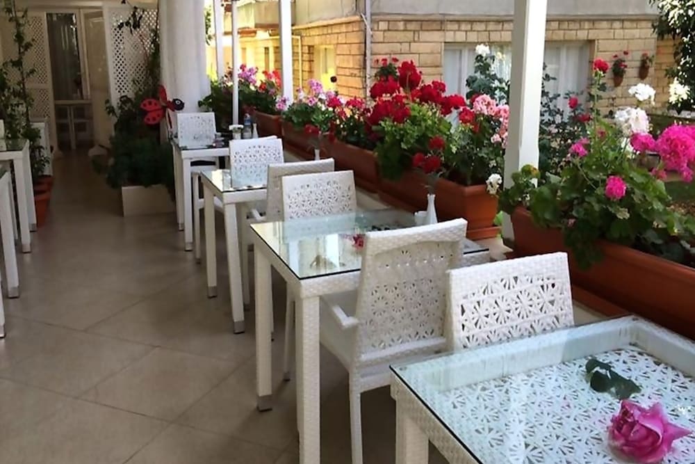 White Palace Otel 8/50