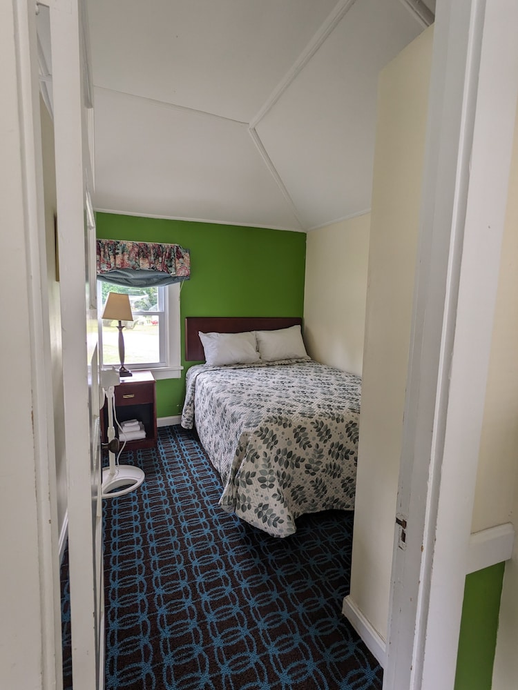 Perrys Motel & Cottages Ltd 17/47