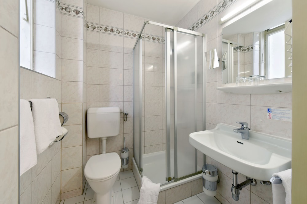 Hotel Pension Baronesse 36/45