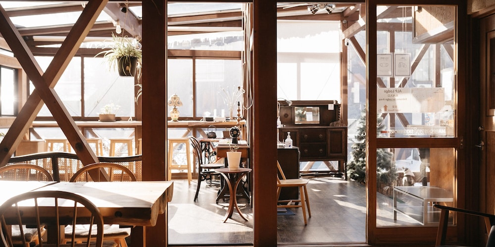 Alp Lodge 34/50