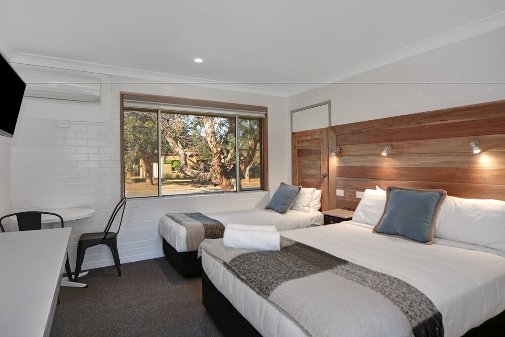Pleasant Way Motel 26/67