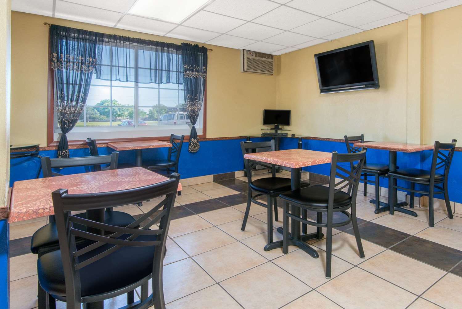 Days Inn By Wyndham Great Bend 5/7