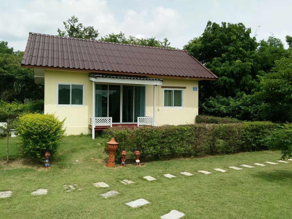 Les Collines Resort 36/41
