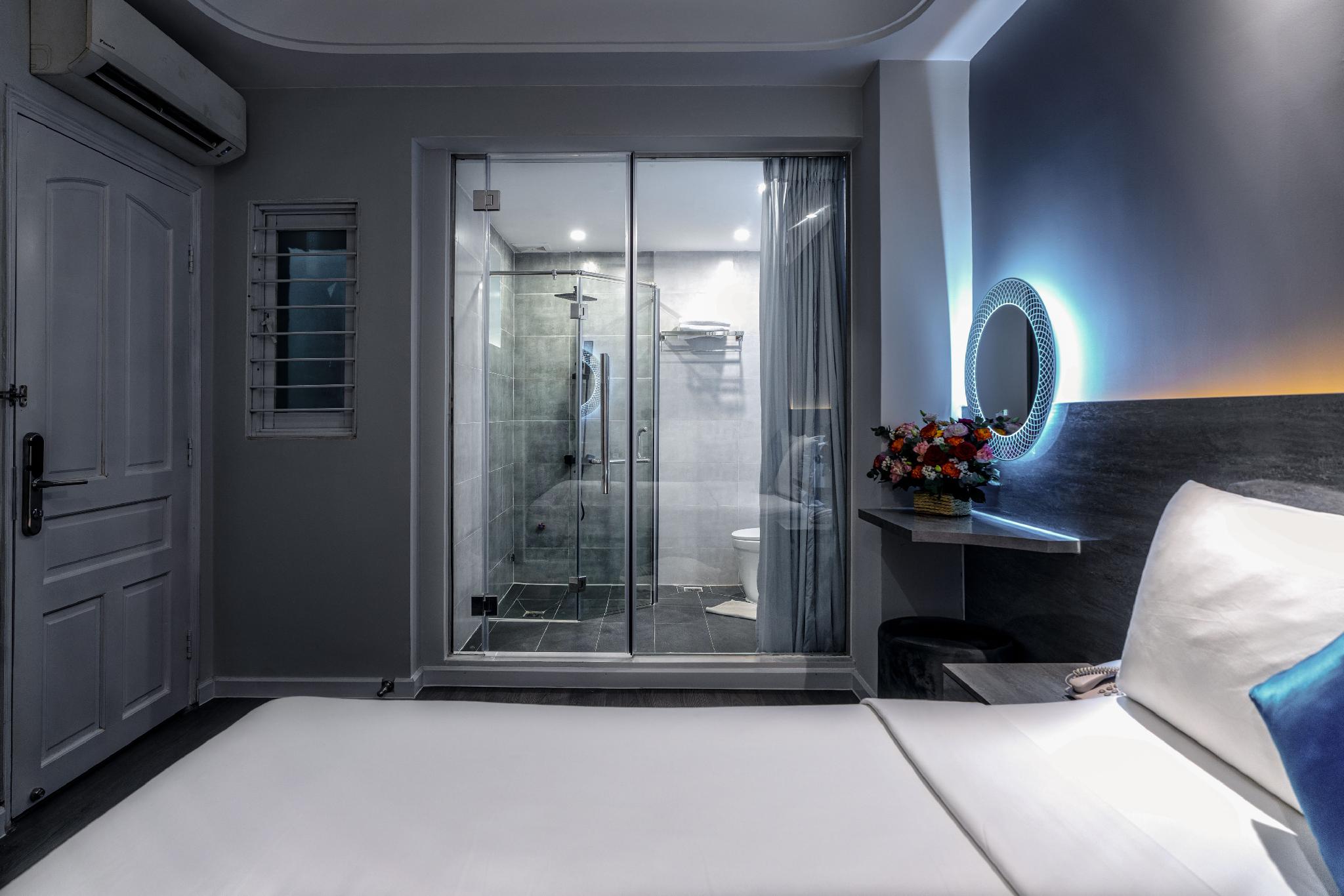 Executive, Suite