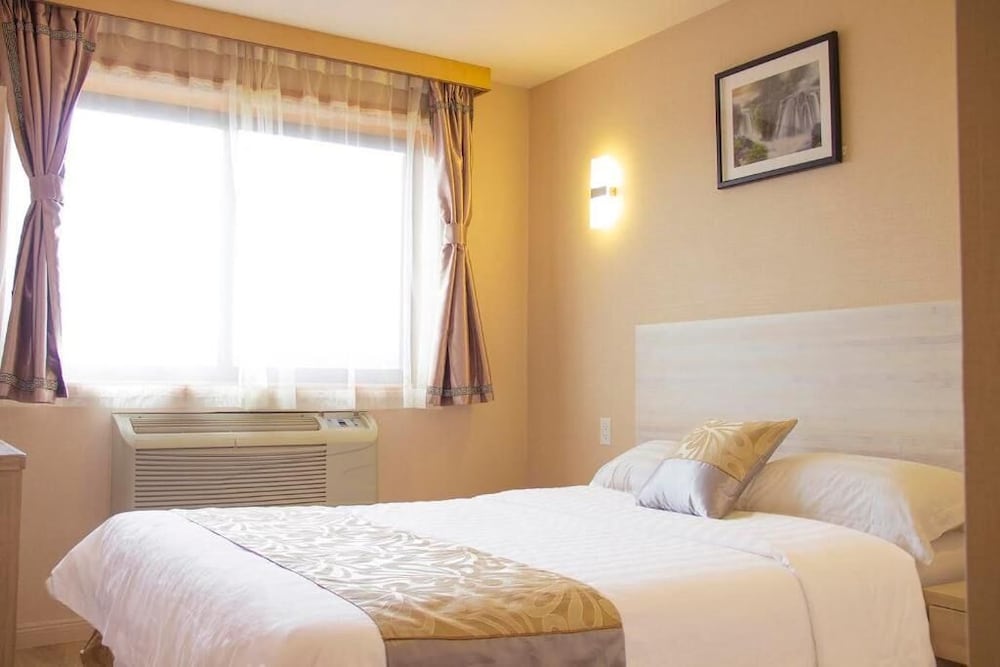 PHOENIX HOTEL 24/47