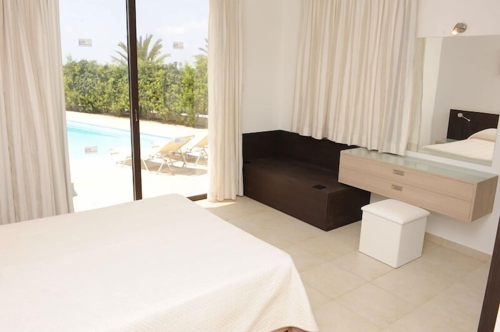 Platzia Beach Villas 13/35