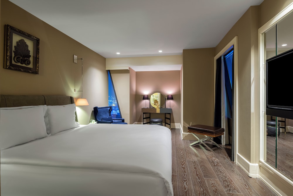 PRESIDENTIAL, SUITE