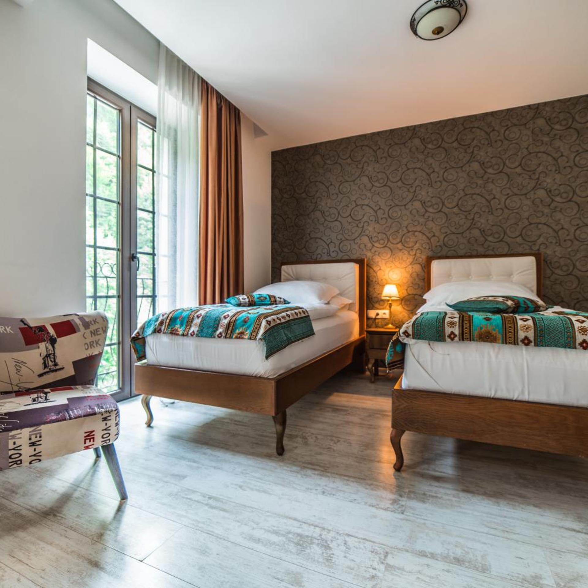 Standard, Twin Beds, Street View