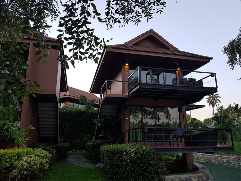 The Grace Amphawa 2/50