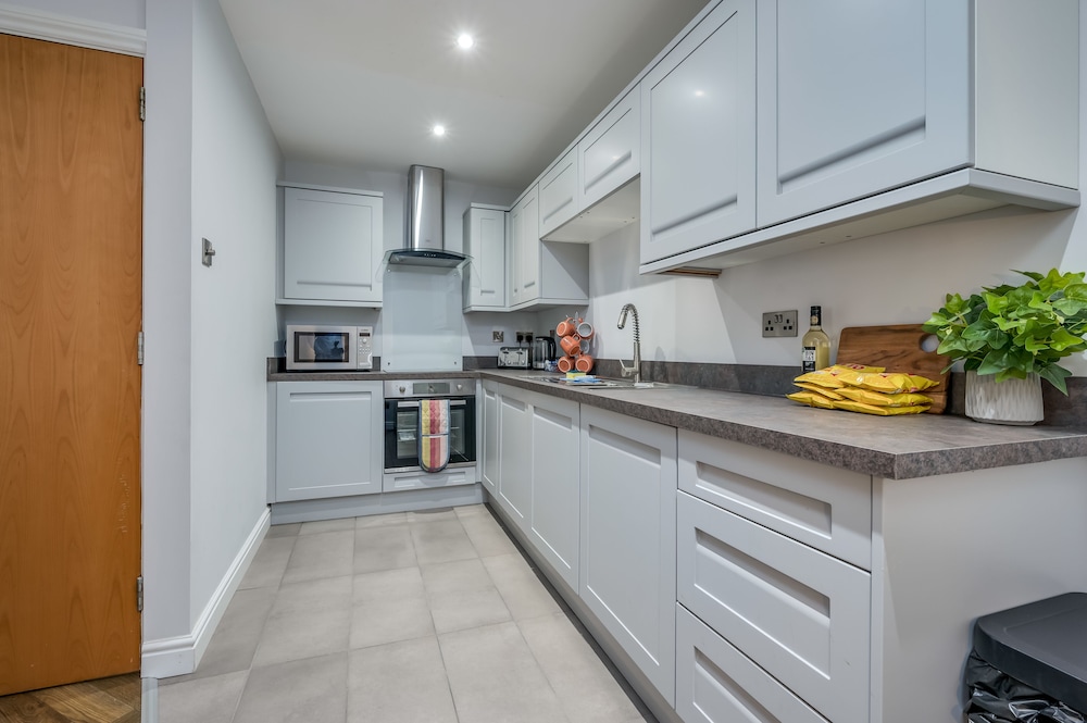 Alfred St Apartment 6/50
