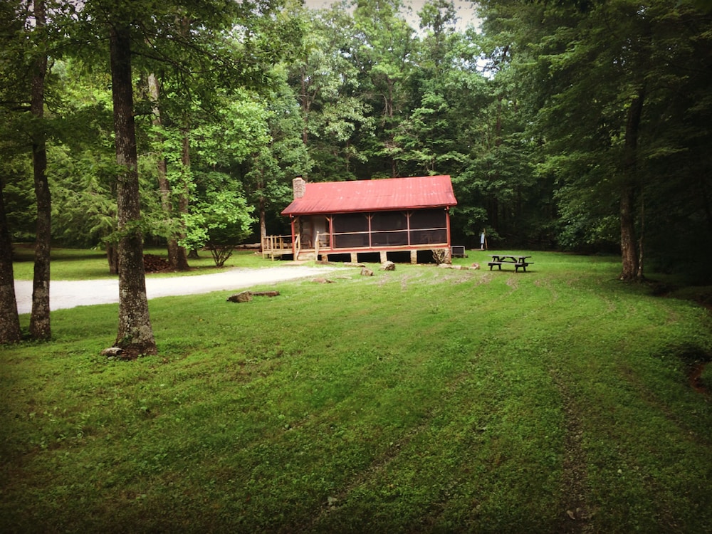 The Smokehouse Lodge and Cabins 4/75