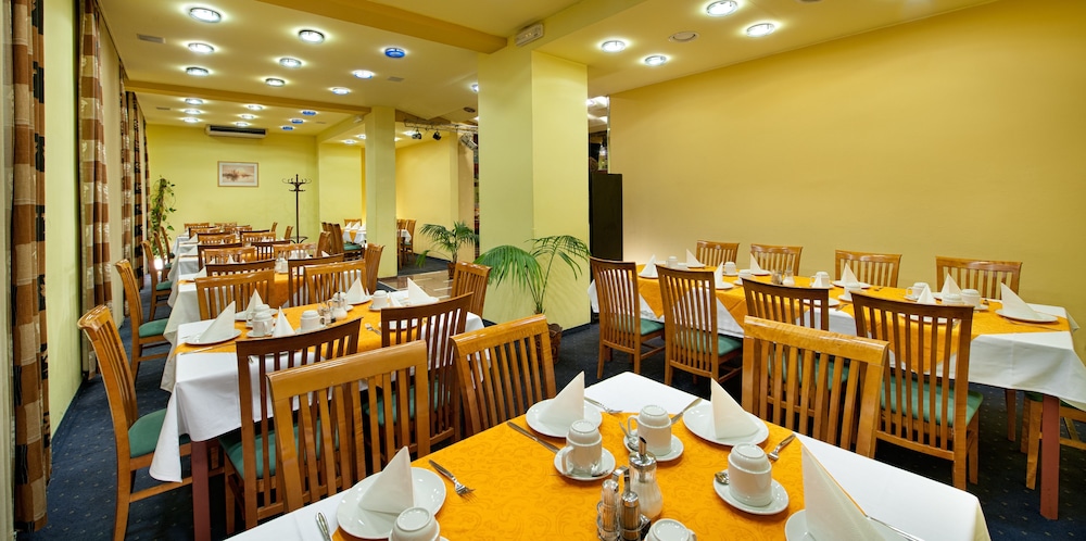 Henrietta Hotel 33/41