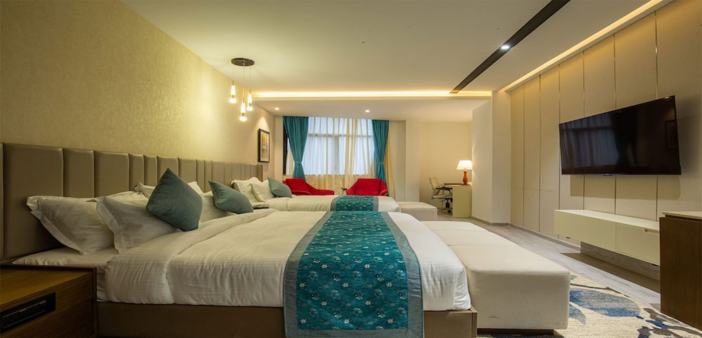 Indreni Suites Hotel 12/36