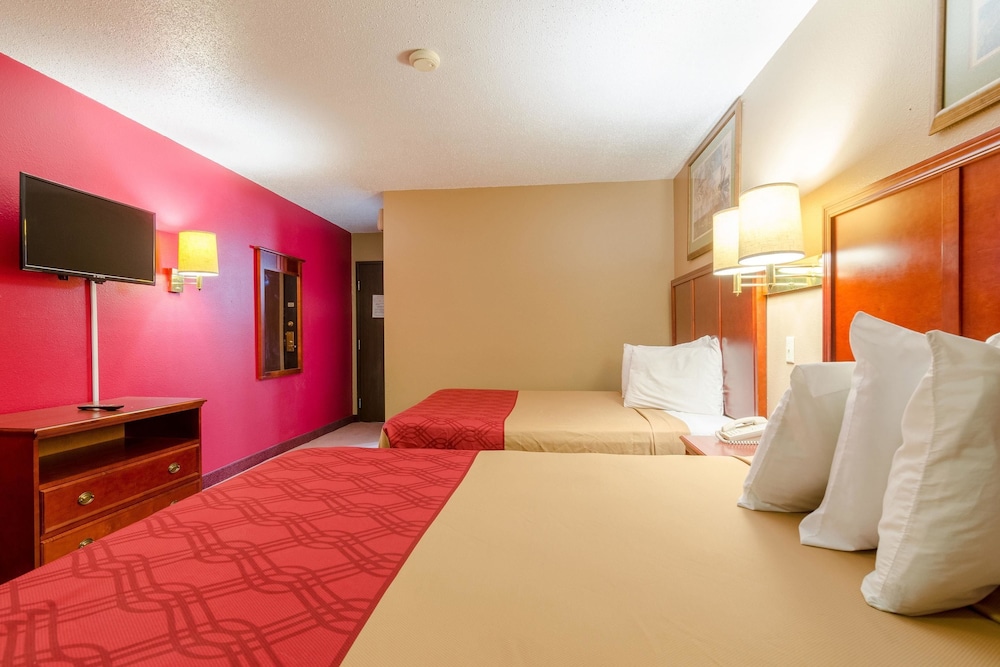 Rodeway Inn Mitchell 14/44