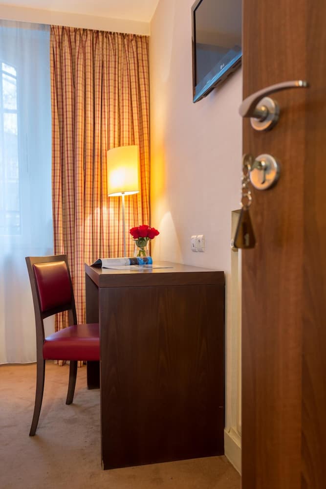 Hotel Le Home Vincennes 2/24