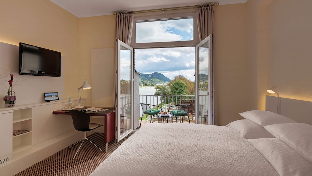 SUPERIOR, DOUBLE BED, RIVER VIEW, BALCONY