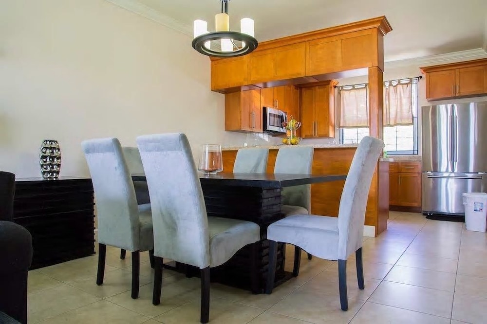 New Kingston Guest Apt At Sonoma Estate 14/26