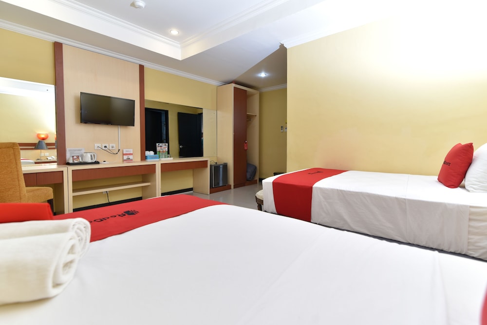 Reddoorz Plus Near Mall Bali Galeria 2 13/35