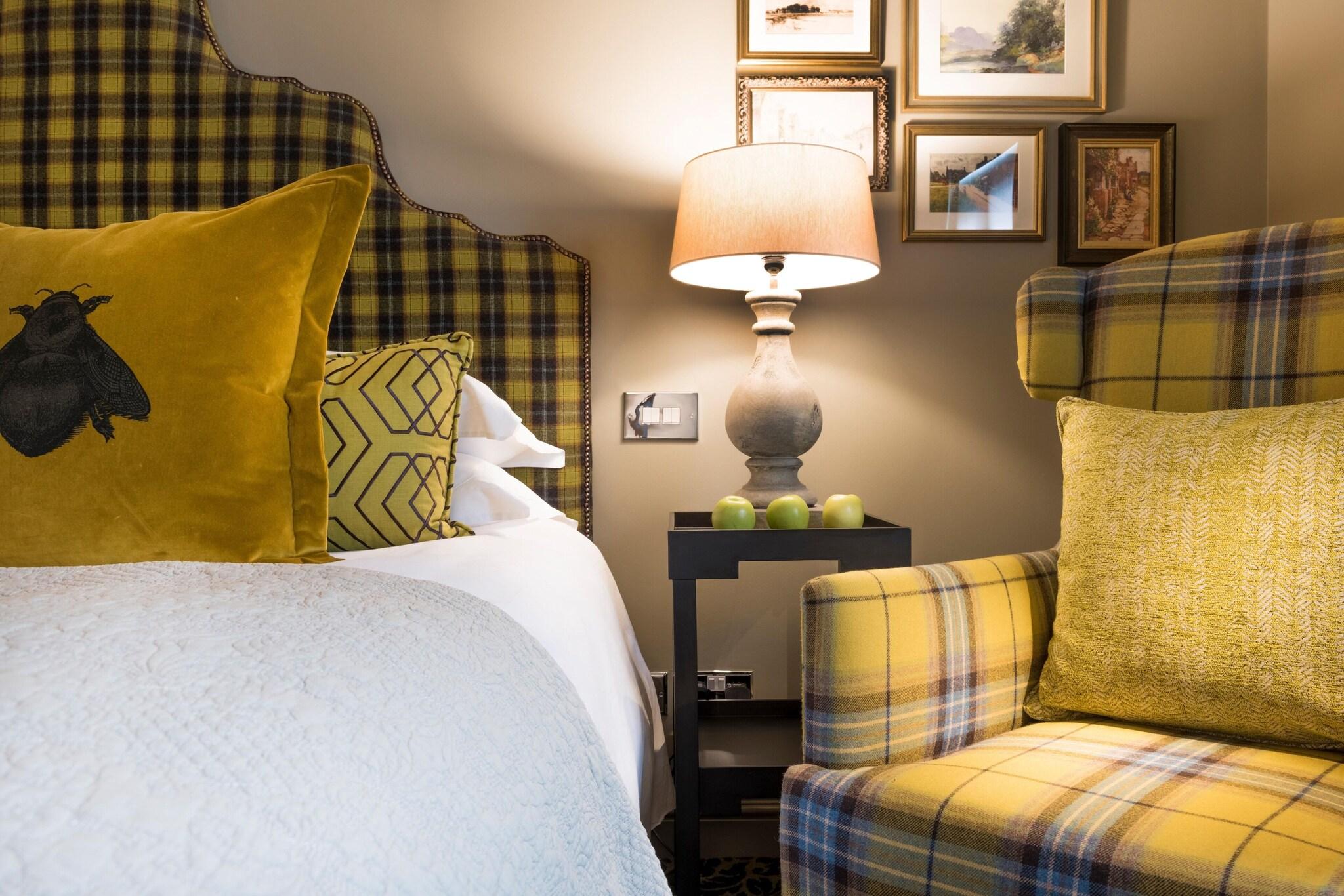 Room, Double Bed, Annex, The Lygon Arms 2/2
