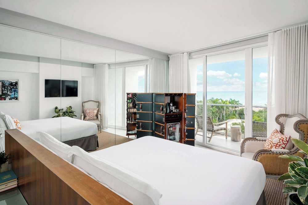 ROOM, KING BED, OCEAN FRONT, BALCONY, ACCESSIBLE