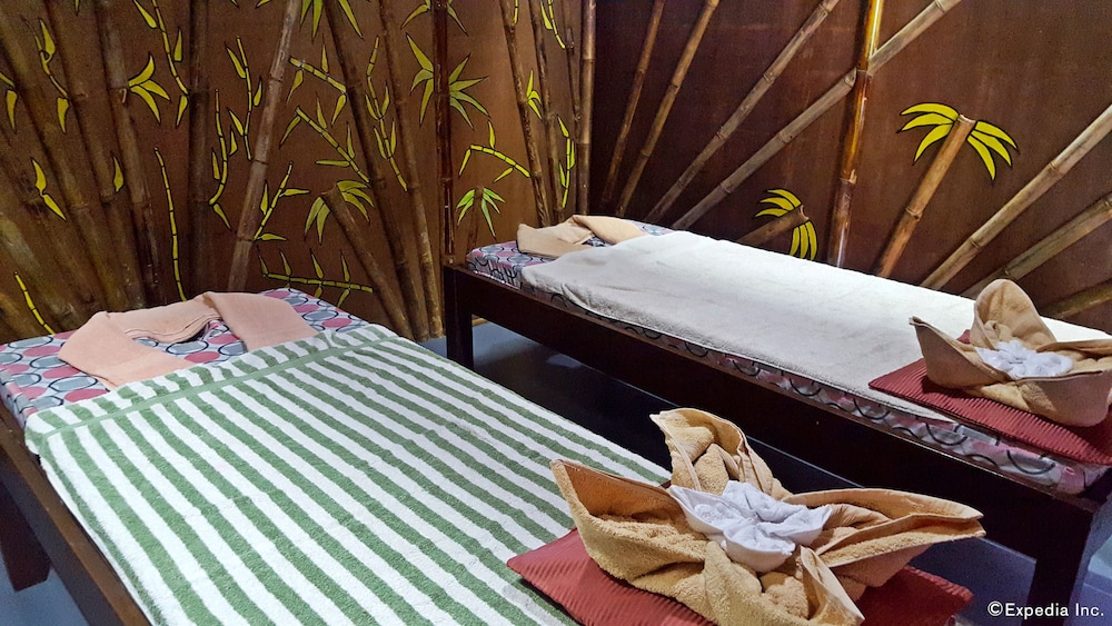 White Chocolate Hills Resort 35/72