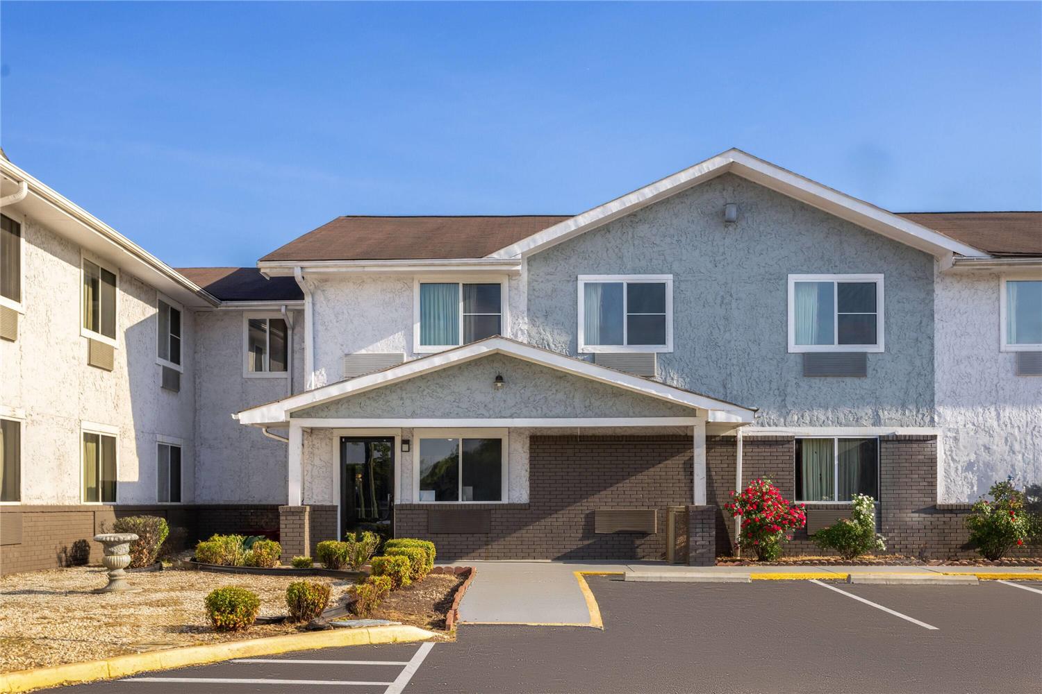Super 8 by Wyndham South Boston VA 3/31
