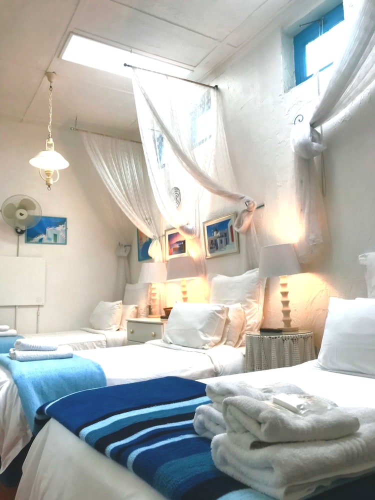 Athenian Villa 11/50