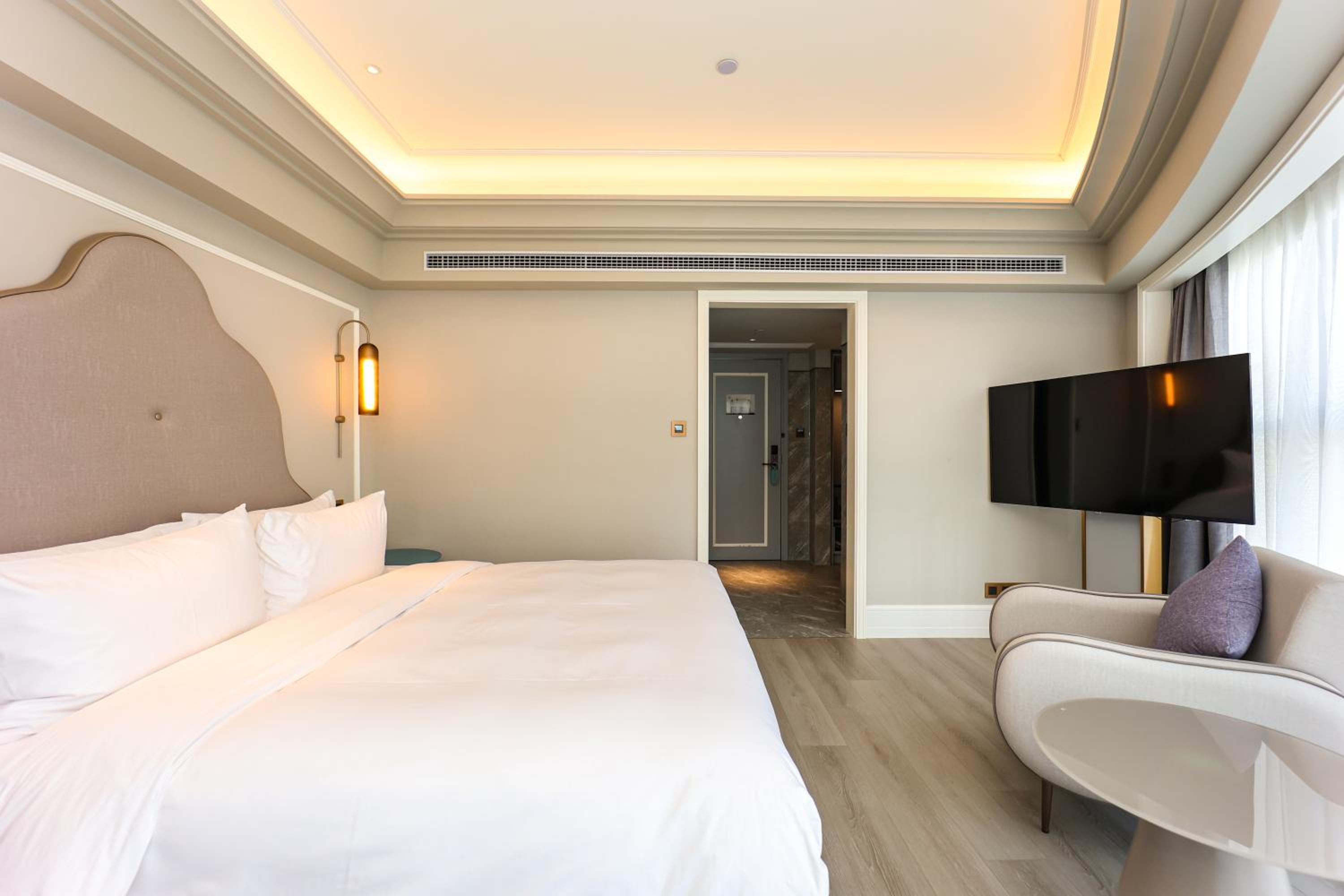 SUPERIOR, KING BED