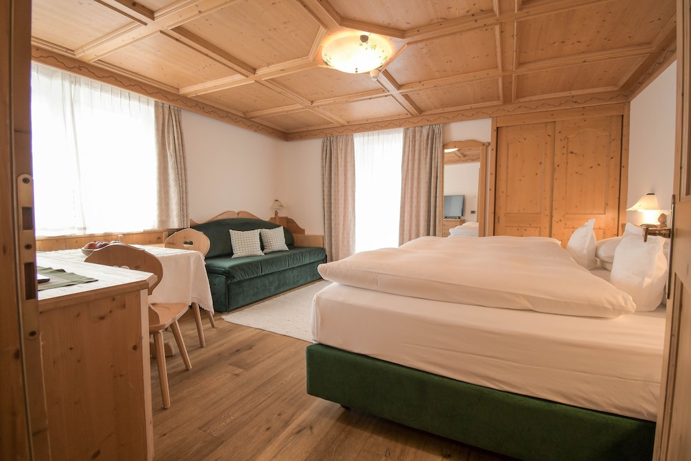 Hotel Tyrol 13/66