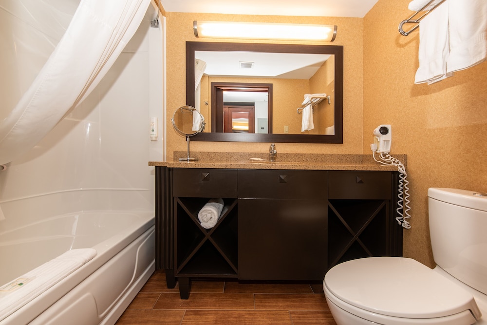 جناح بسريرين كوين، Quality Inn and Suites Val d Or, QC 7/7