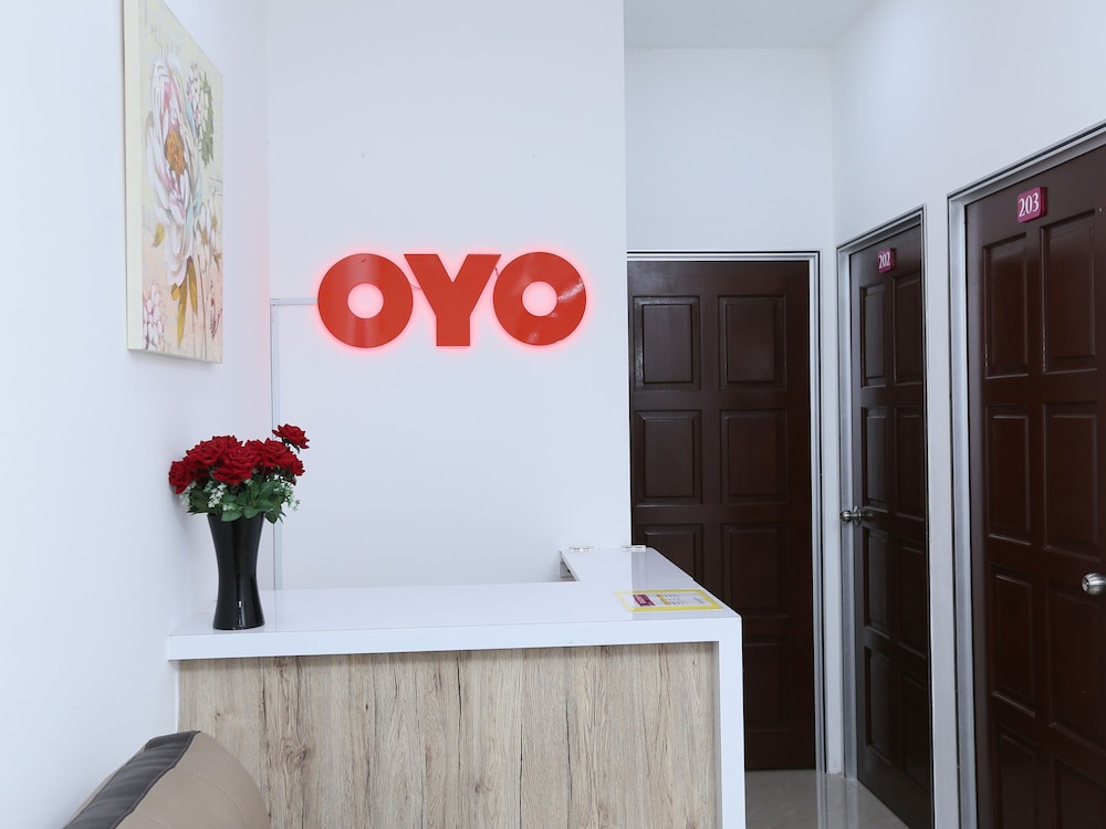 OYO 90090 Roselyn Inn 2 4/27