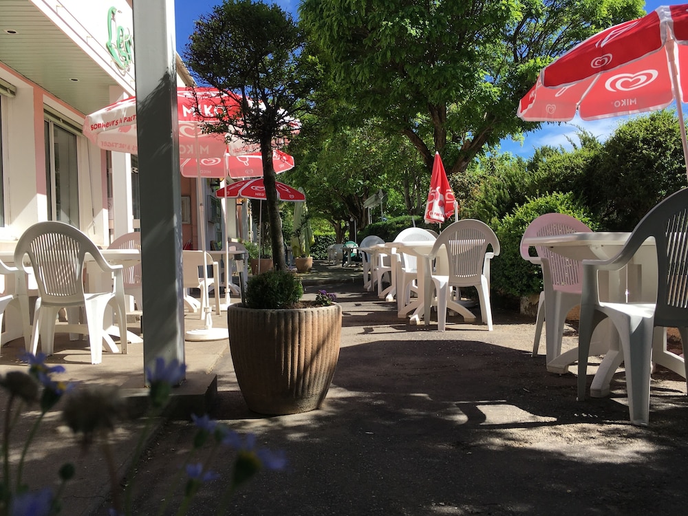 HOTEL LES CHENES 37/50