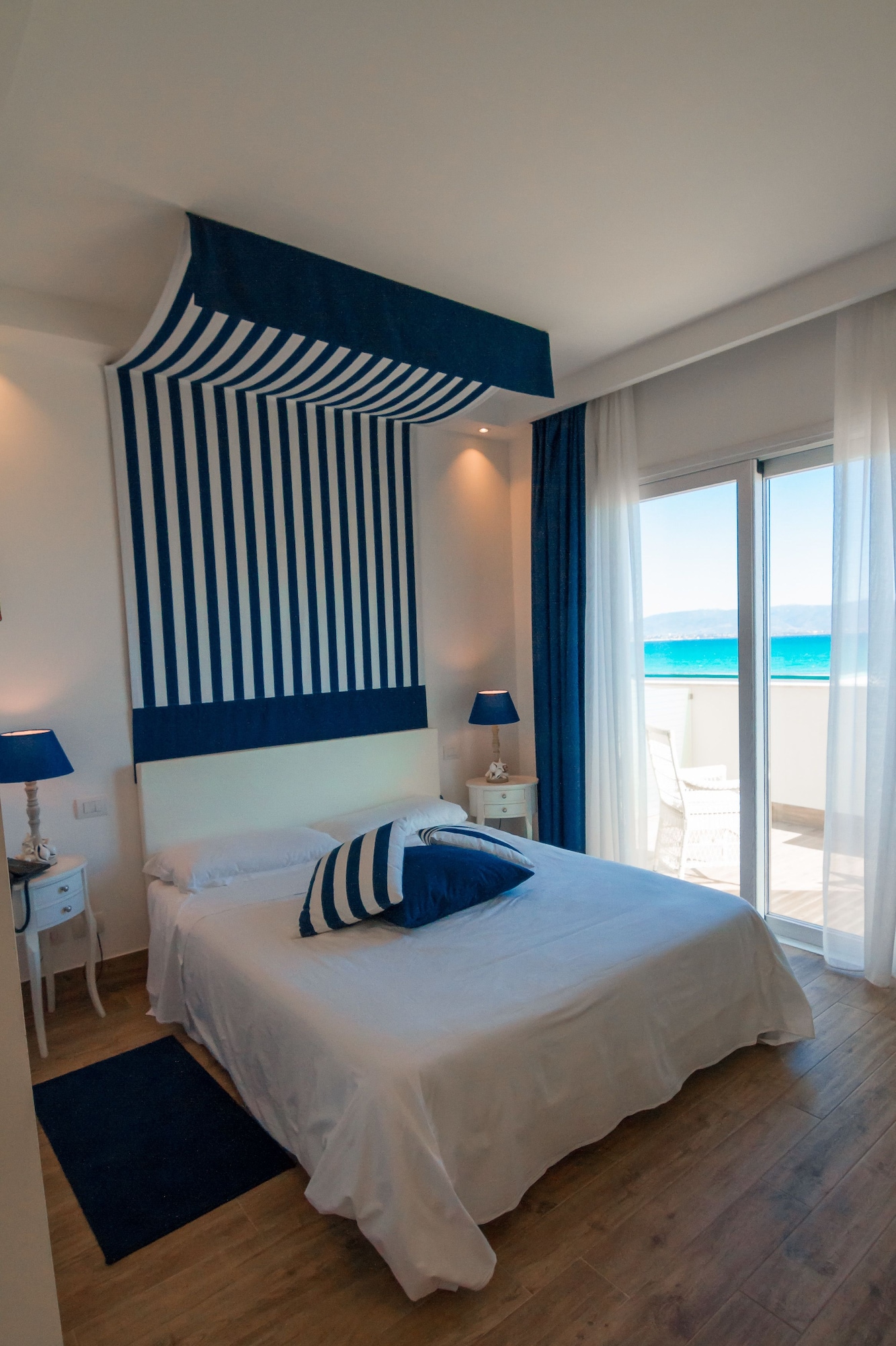 STANDARD, DOUBLE OR TWIN BED, SEA VIEW