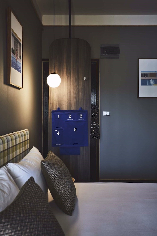 JOSH HOTEL 48/71