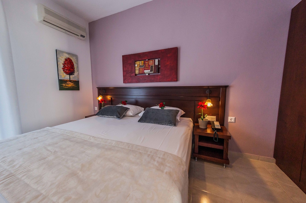 SARANTIS HOTEL 16/69