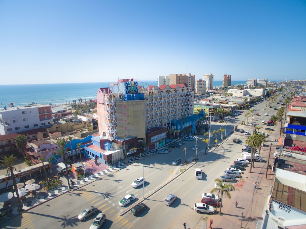 Festival Plaza Rosarito 65/72