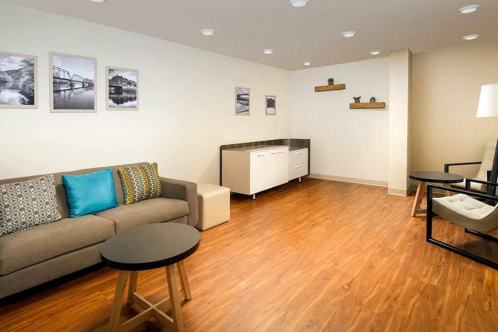 WoodSpring Suites Allentown 18/20