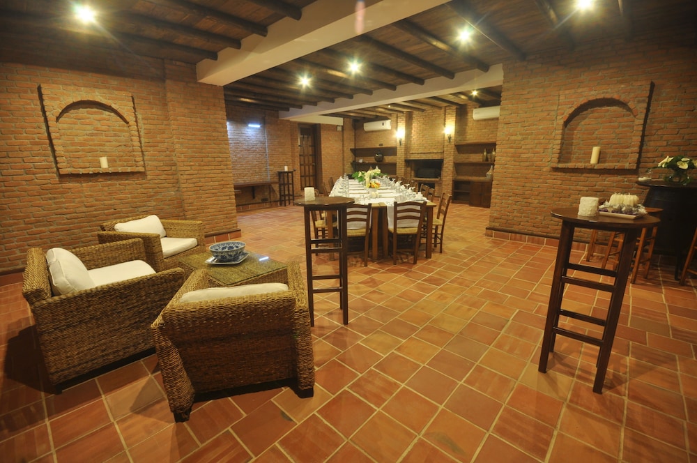 El Vino Hotel Suites 17/50