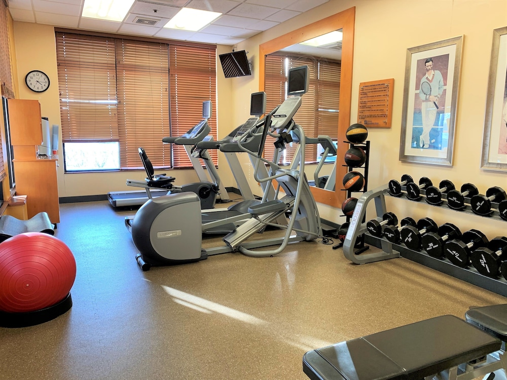 Hilton Garden Inn Oconomowoc 30/74