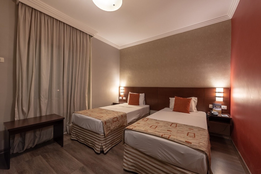 CLASS HOTEL GUAXUPE 10/50