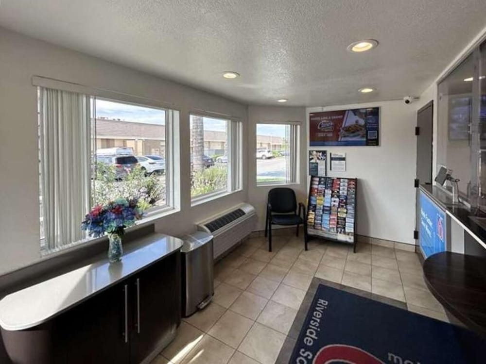Motel6 Riverside, CA - South 12/51