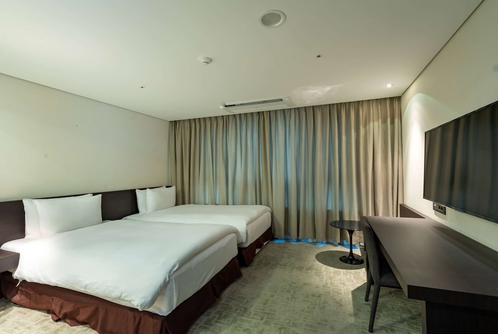 Ramada Encore by Wyndham CheonAn 27/50