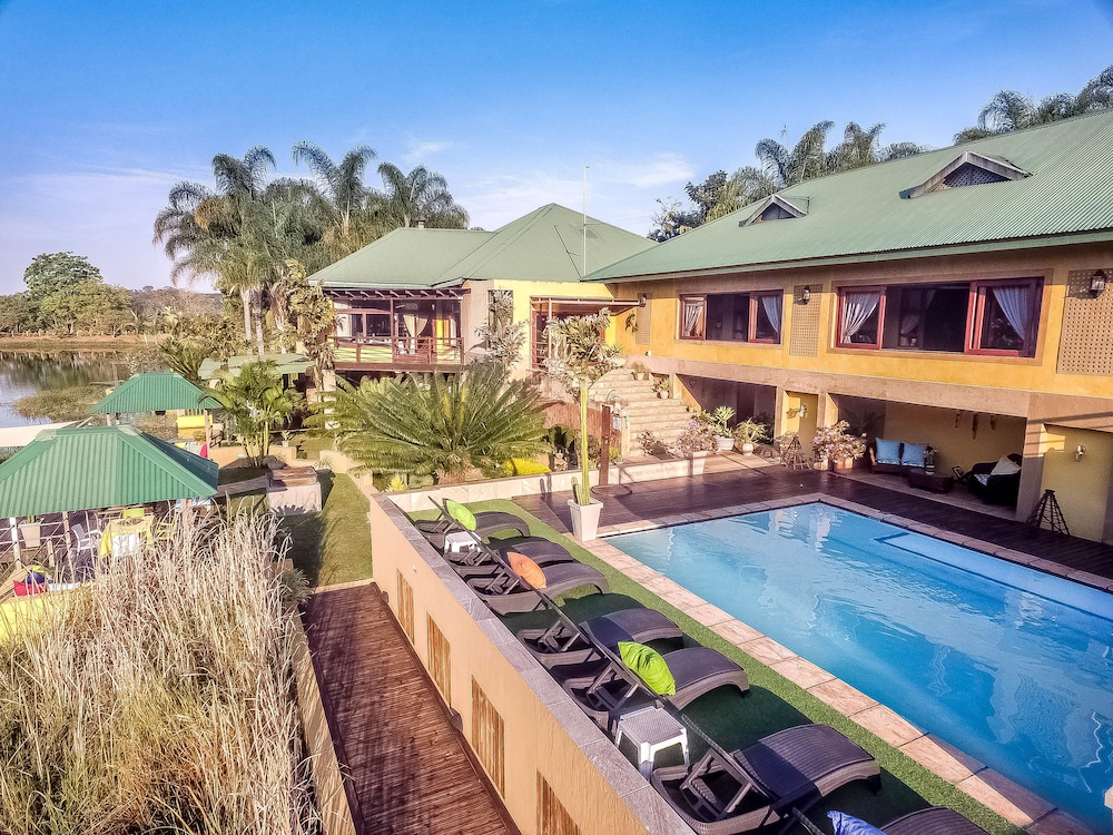 Bambuu Lakeside Lodge 48/50