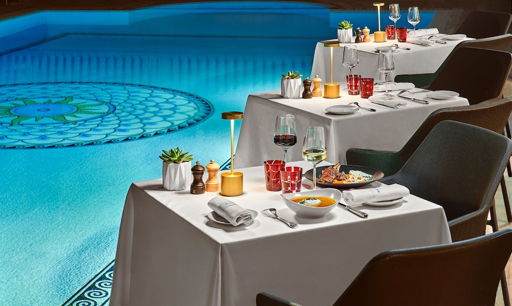 restaurant cafeteria