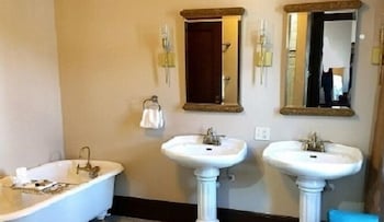 Riverside Hot Springs Inn Spa 55/57