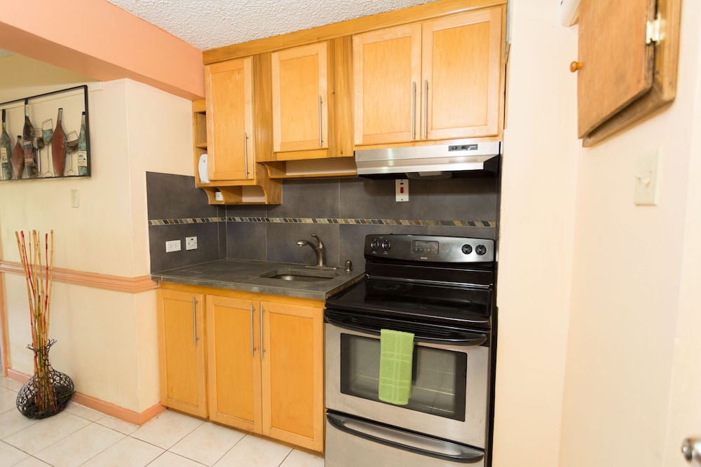New Kingston C.A. Guest Apartments I 6/18