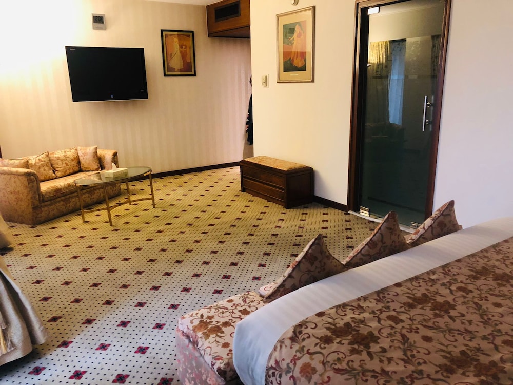 PRESIDENTIAL SUITE